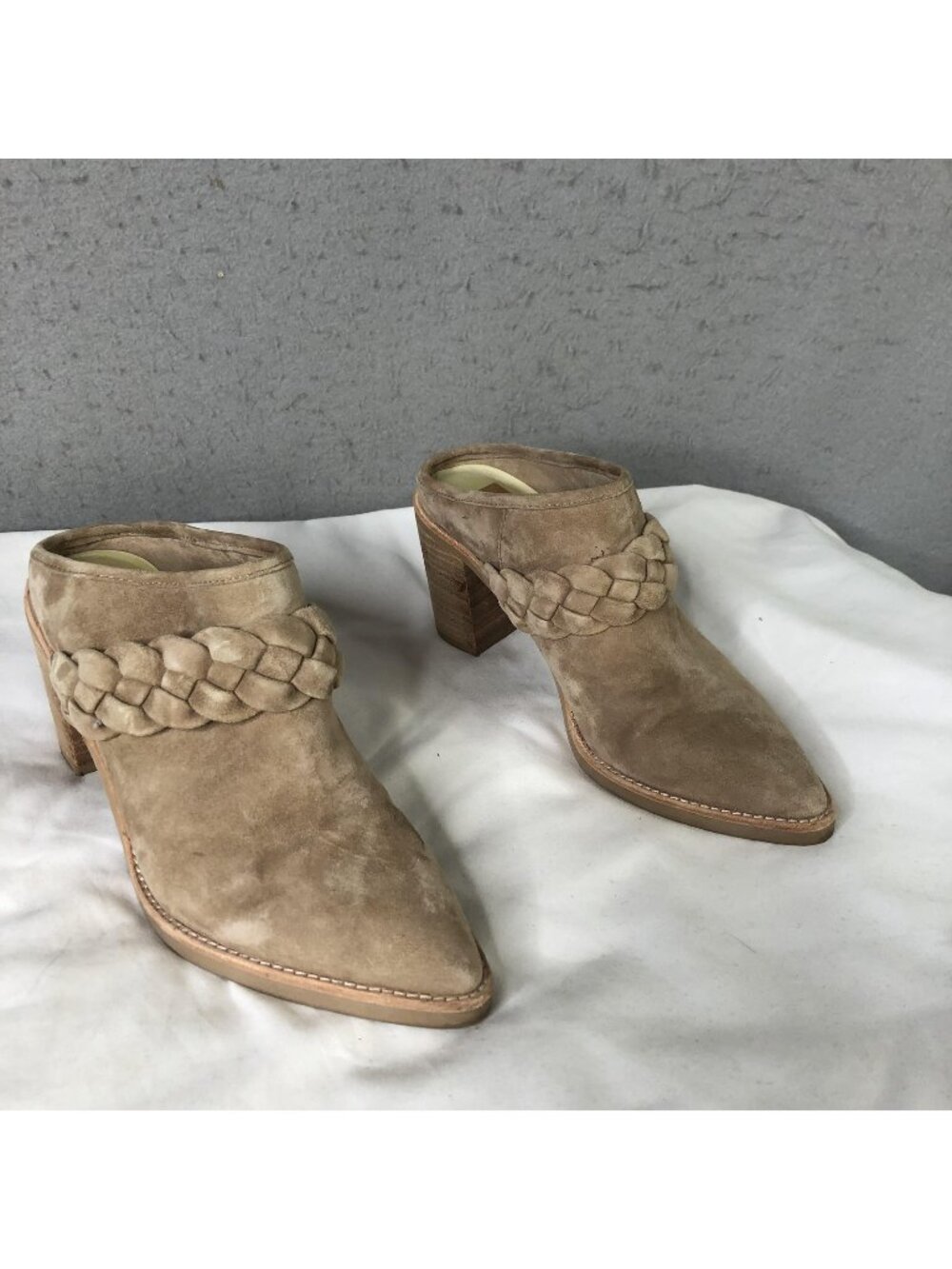 Dolce Vita Shoes Womens Size 5.5 Beige Suede Braided Mule Block Heels Pointed